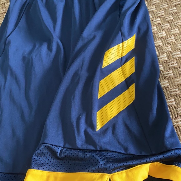 Adidas basketball shorts new without tag perfect condition never worn - Picture 2 of 4